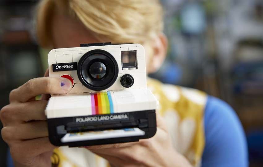 Set LEGO IDEAS Polaroid SX-70: l'iconica fotocamera in mattoncini