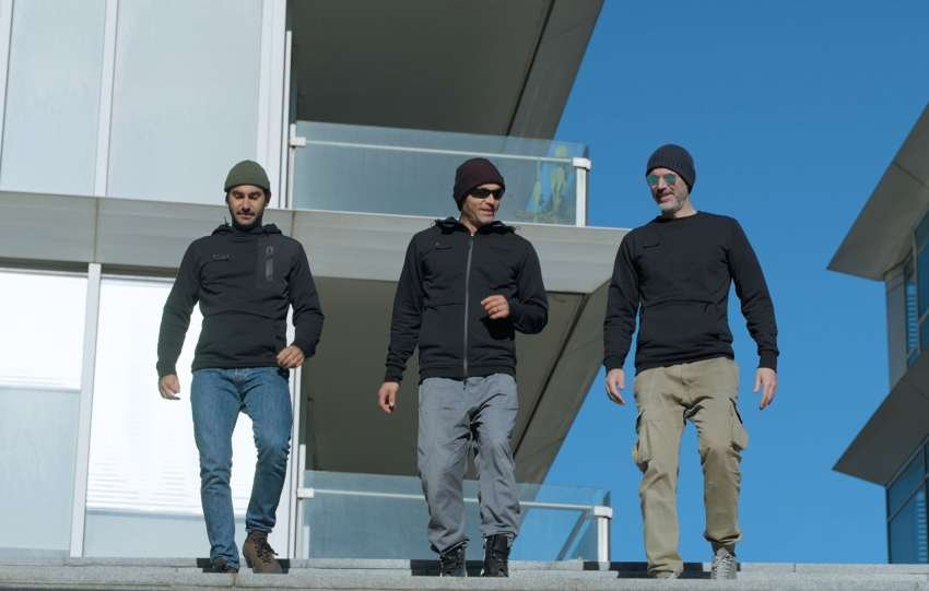 Mow Wear NOMADE: felpe d'avanguardia per nomadi digitali