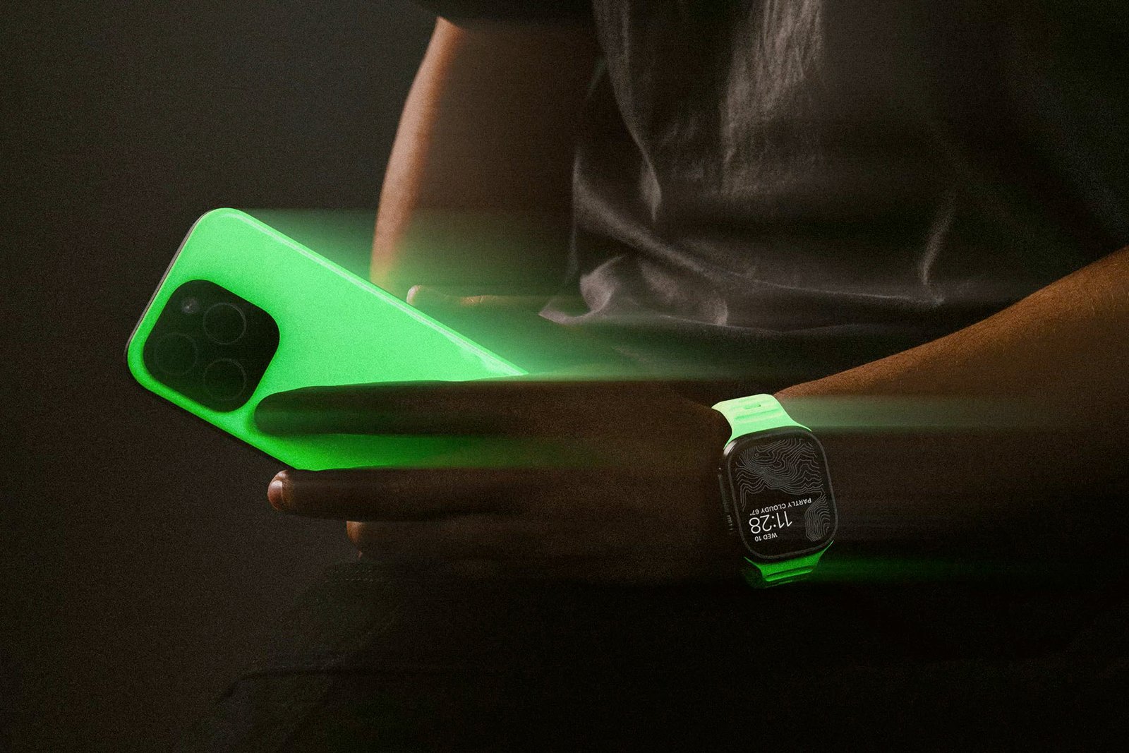 Cinturini per Apple Watch e case per iPhone che brillano al buio