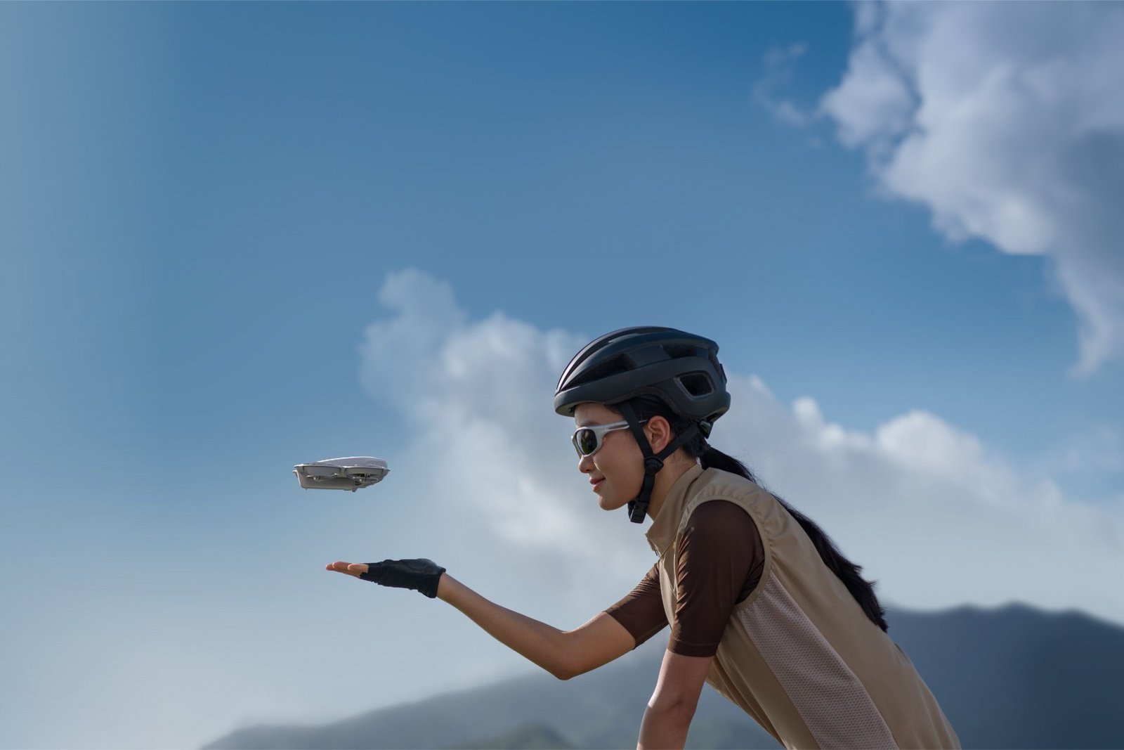 DJI Neo è un piccolo drone automatizzato, perfetto per vlogging e content creators